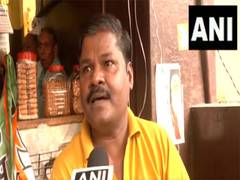 
      
      Varanasi's famous tea seller heaps praise on PM Modi
      
      