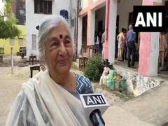 
      
      CPI (M)’s Subhashini Ali casts vote
      
      