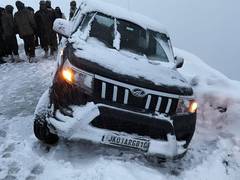 
      
      J-K: BSF rescues stranded travellers returning from Guarez
      
      