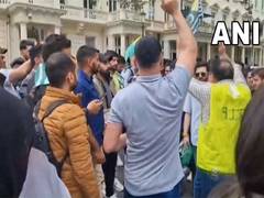 
      
      UK: Kashmiris protest outside Pakistani consulate in Bradford
      
      