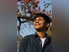 
      
      Sourav Dey's 'Par Na Karoon Main Bayaan': A Melodic Ode
      
      