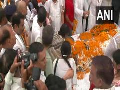 
      
      BJP leaders pay tributes to Sushil Kumar Modi at his residence
      
      