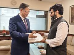
      
      New Chinese envoy hands over letter of credence to MEA official
      
      