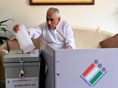 
      
      Mumbai: In a first, 543 senior citizens cast votes from home 
      
      