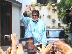 
      
      Amitabh Bachchan greets his fans outside Jalsa
      
      