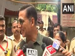 
      
      Akshay Kumar casts early vote in Mumbai
      
      