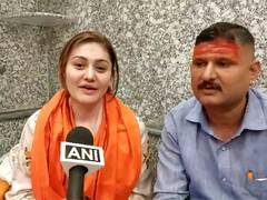 
      
      Actor Shefali Jariwala offers prayers at Mahakal temple in Ujjain
      
      