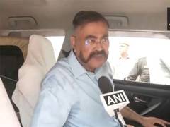 
      
      Uttar Pradesh DGP Prashant Kumar casts vote in Lucknow 
      
      