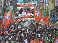 
      
      WB: Amit Shah holds roadshow in Bankura
      
      