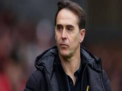
      
       Julen Lopetegui replaces David Moyes as new West Ham manager
      
      