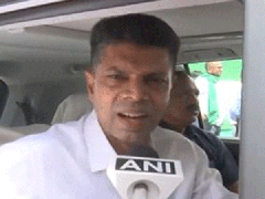 
      
      VK Pandian slams BJP for insulting Naveen Patnaik
      
      