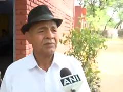 
      
      LS polls: Mahavir Singh Phogat casts vote in Haryana
      
      