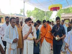 
      
      MP CM Mohan Yadav visits Srisailam temple in Andhra Pradesh
      
      