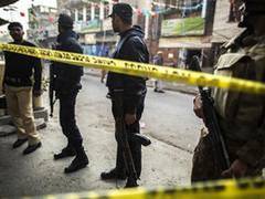 
      
      Pakistan: Furious mob lynches alleged robber
      
      
