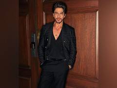 
      
      SRK, children Suhana, AbRam jet off to Chennai for IPL Final
      
      