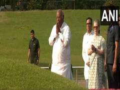 
      
      Congress pays tribute to former PM Nehru on his 60th death annive
      
      