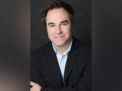 
      
      Roger Bart on 'Desperate Housewives' 
      
      