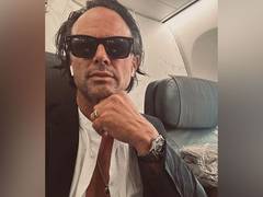 
      
      Walton Goggins says his experience on Season 3 is “All very meta