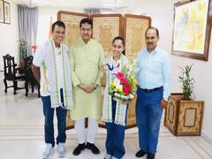 
      
      Tripura CM Manik Saha felicitates Dipa Karmakar 
      
      