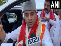 
      
      Scindia speaks on Kharge’s alternate government remark
      
      