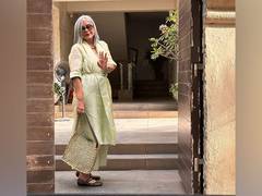 
      
      Zeenat Aman on pros and cons of social media
      
      
