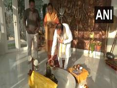 
      
      Nadda offers prayers at temple with wife before casting vote
      
      