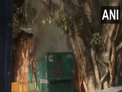 
      
      Delhi: Fire erupts in generator near AAP office
      
      