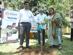 
      
      Nitu Joshi and Jeetendra Pardeshi Plant Trees 
      
      