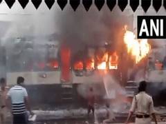 
      
      Fire breaks out in coaches of Patna-Jharkhand passenger train
      
      