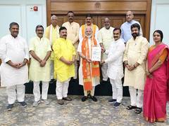 
      
      BJP delegation from Varanasi presents election certificate to PM 
      
      