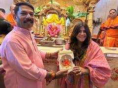 
      
      Ektaa Kapoor offers prayer at Siddhivinayak Temple 
      
      