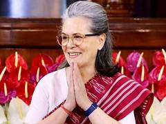 
      
      Sonia Gandhi hails collective fight of Congress members
      
      