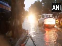
      
      Several parts of Mumbai witness waterlogging as heavy rains lash
      
      