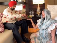 
      
      Diljit Dosanjh and Neeru Bajwa recreate Heeramandi's dialogue
      
      