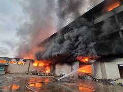 
      
      Fire breaks out at clothes godown in Maharashtra's Bhiwandi
      
      