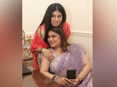 
      
      Komal Mahendru Opens Stylz Salon in Hazratganj
      
      
