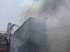 
      
      Kolkata: Restaurant on Park Street catches fire
      
      