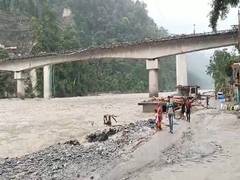 
      
      Traffic restricted along NH10 due to heavy rains: Kalimpong DM
      
      