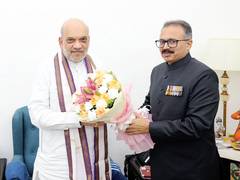 
      
      Top officials of paramilitary including NSG, NIA meet Amit Shah
      
      