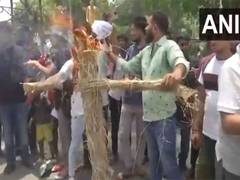 
      
      NEET (UG): Students protest in Patna demanding exam cancellation 
      
      
