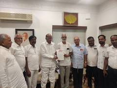 
      
      Maharashtra: CPI(M) delegation meets NCP (SC)'s Sharad Pawar
      
      