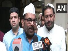 
      
      Mukhtar Abbas Naqvi offers Namaz on Eid-Al-Adha at Panja Sharif
      
      