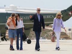 
      
      US Secret Service agent robbed at gunpoint during Biden campaign
      
      