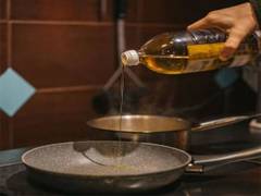 
      
      India's oilmeal exports decline amid global trade challenges
      
      