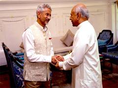
      
      EAM S Jaishankar calls on Sri Lanka PM Dinesh Gunawardena
      
      