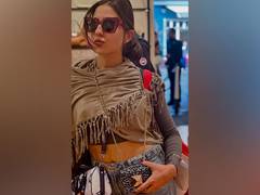 
      
      Sara Ali Khan flaunts her “gulabi chashma” in latest pictures
      
      