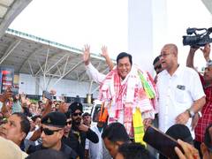 
      
      Sarbananda Sonowal arrives at Dibrugarh, receives warm welcome 
      
      