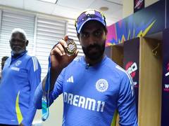 
      
      T20 WC: Ravindra Jadeja secures 'Fielder of the Match' medal
      
      