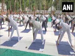 
      
      “More than 3,000 prisoners participated in Yoga,