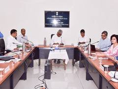 
      
      Bhupender Yadav chairs review meeting on forest fires
      
      